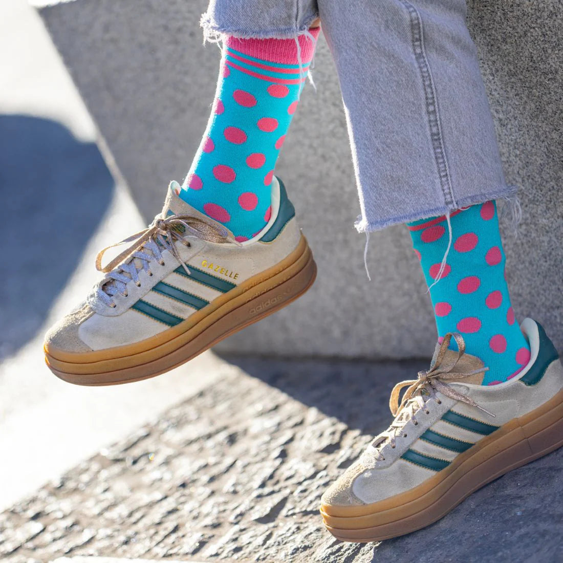Pink Dots On Sky Blue Bamboo Socks 4-7 UK