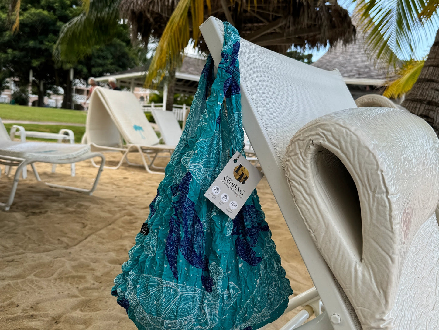 Blue Ocean Turtle - Sustainable Foldable Shopping Bag Outside 2