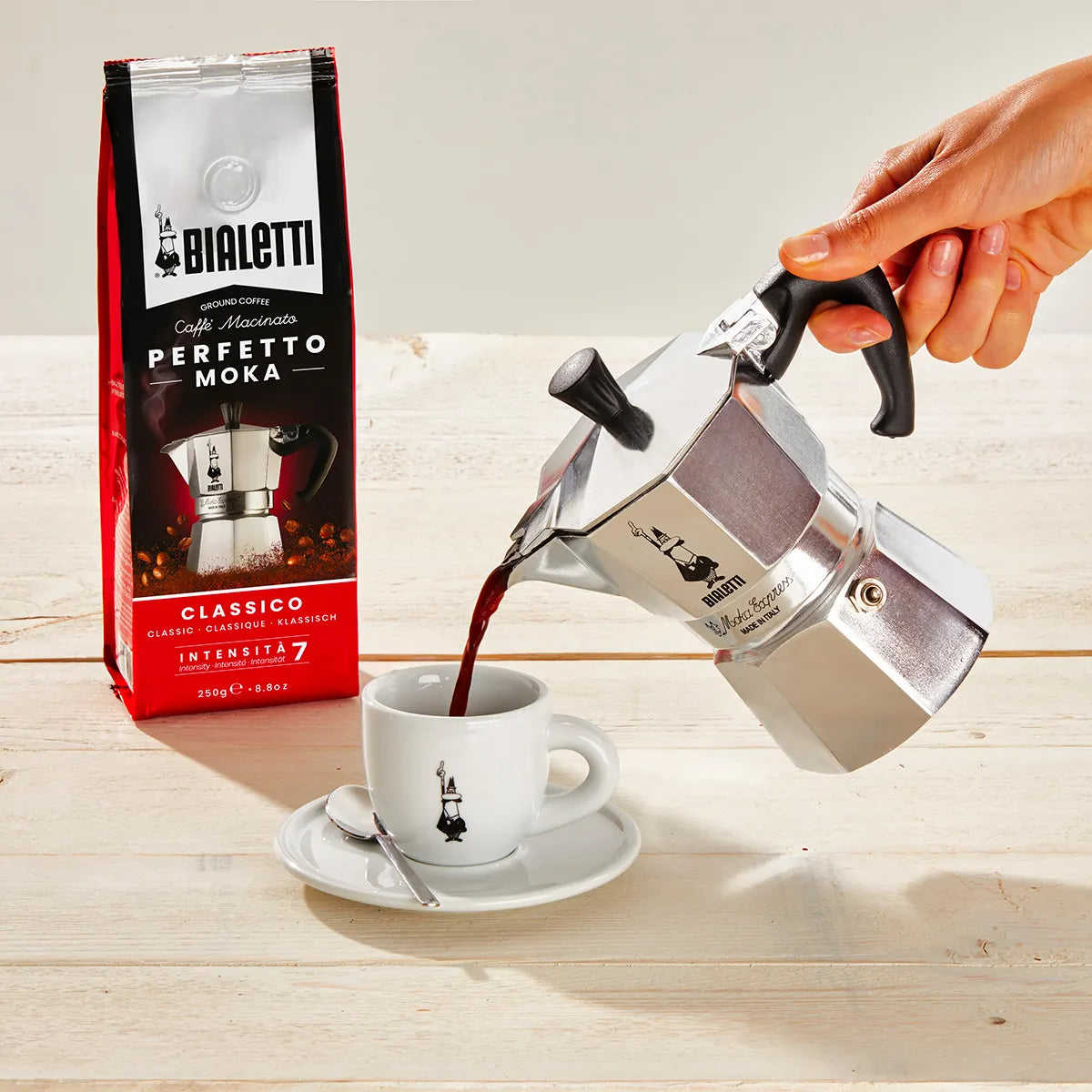 Moka Express Bialetti - Original - 6 cup pour
