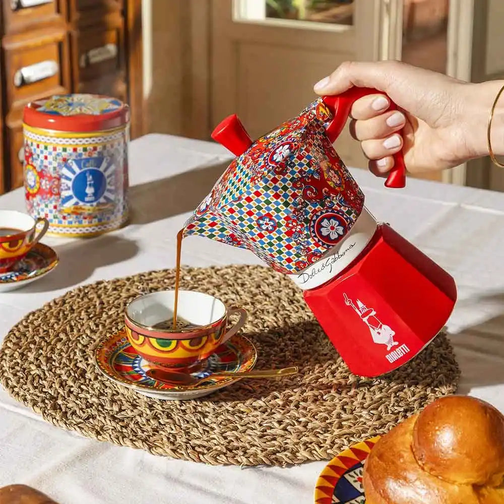 Moka Express Bialetti Dolce&Gabbana - Sicilian Cart - 6 cup pour