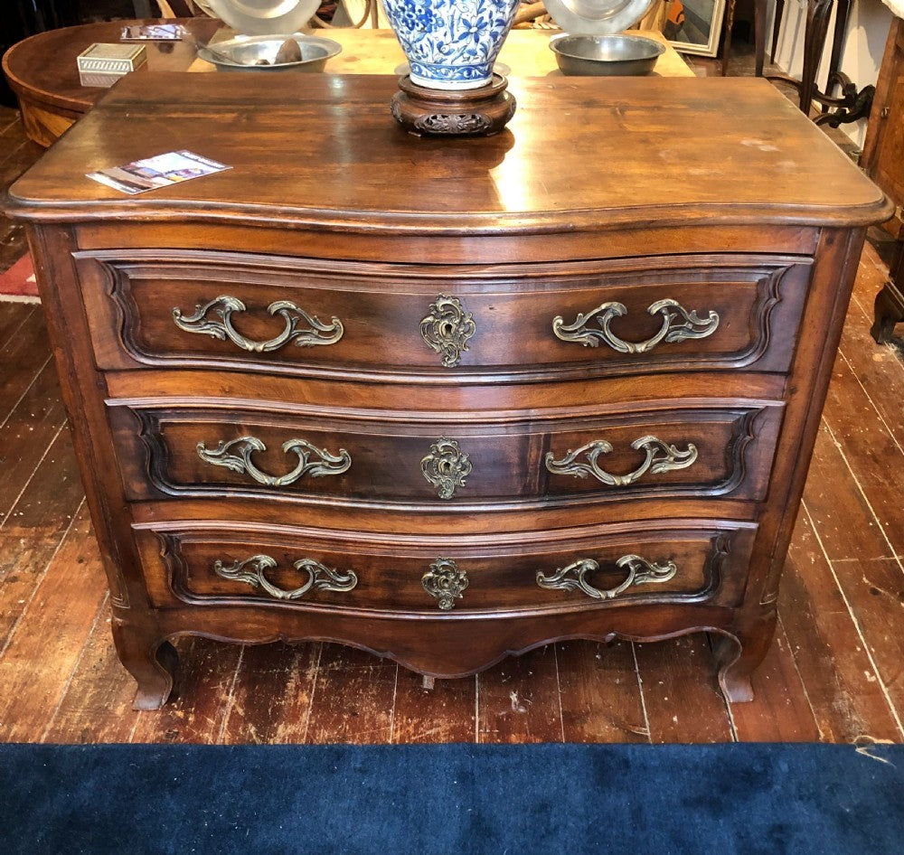 French Serpentine Fronted Walnut Commode. 18th century.