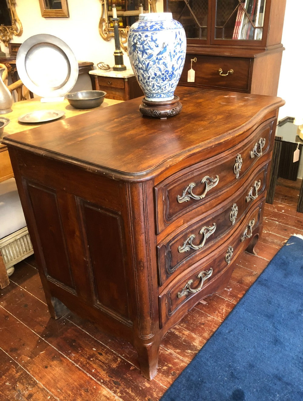 French Serpentine Fronted Walnut Commode. 18th century.