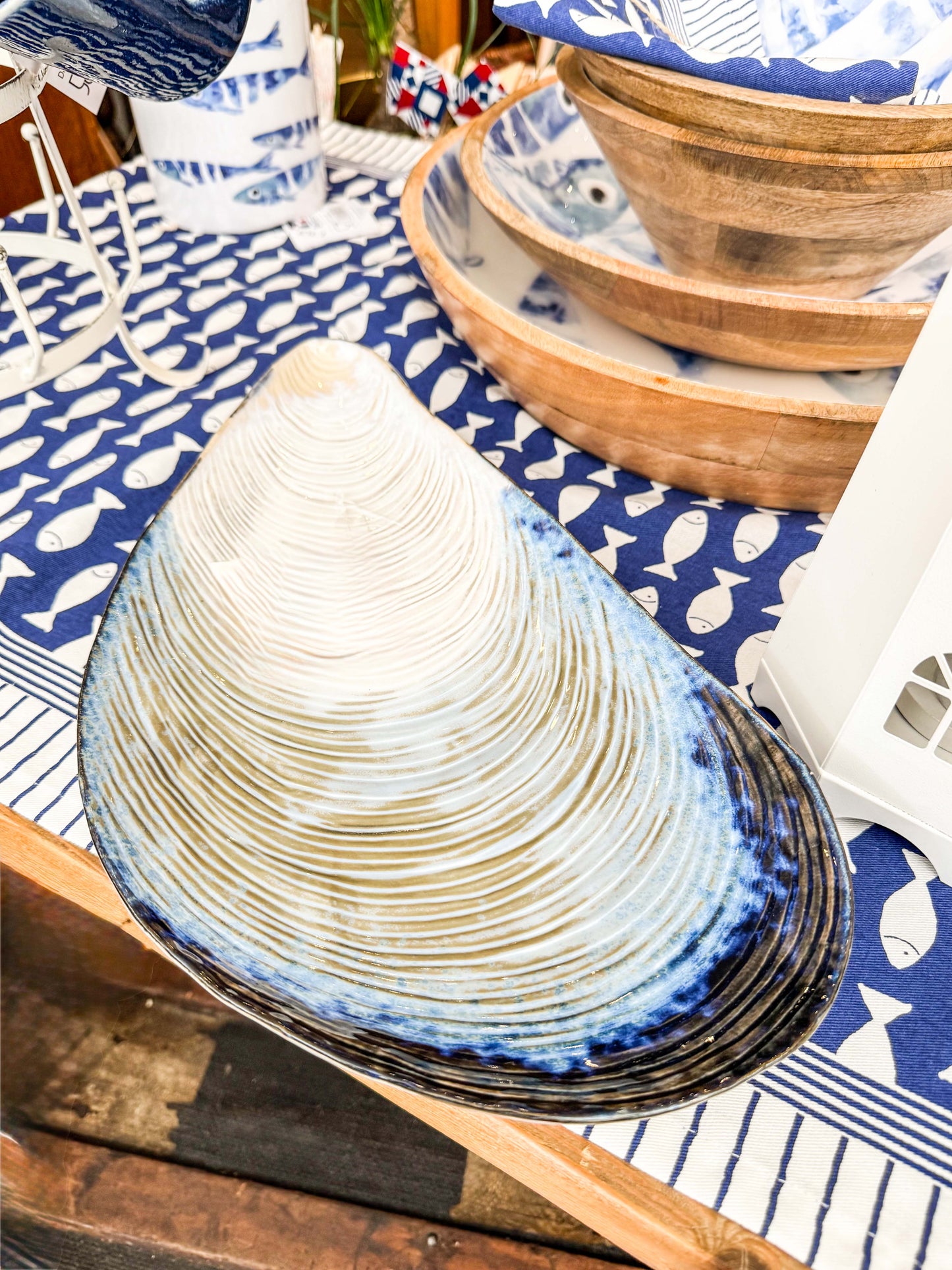 Mussel-Shaped Ceramic Serving Platter SITU